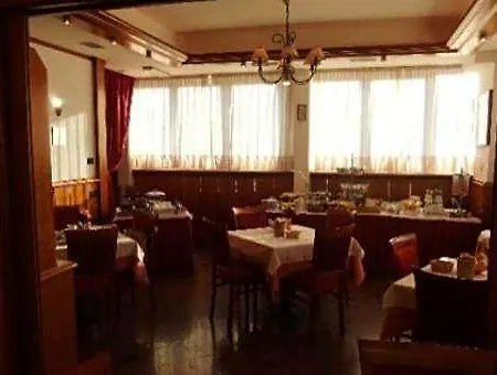Hotel Vela 3*
