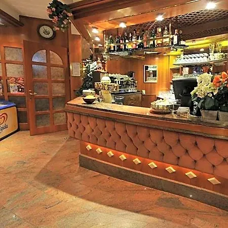 Vela Hotel 3*