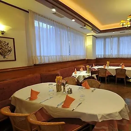 Vela Hotel 3*