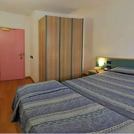 Hotel Vela 3*