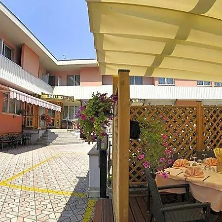 Vela Hotel