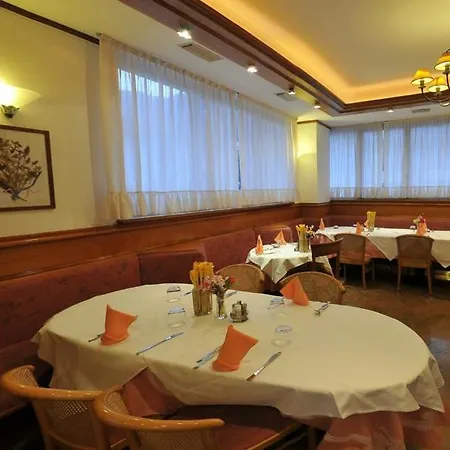 Vela Hotel 3*